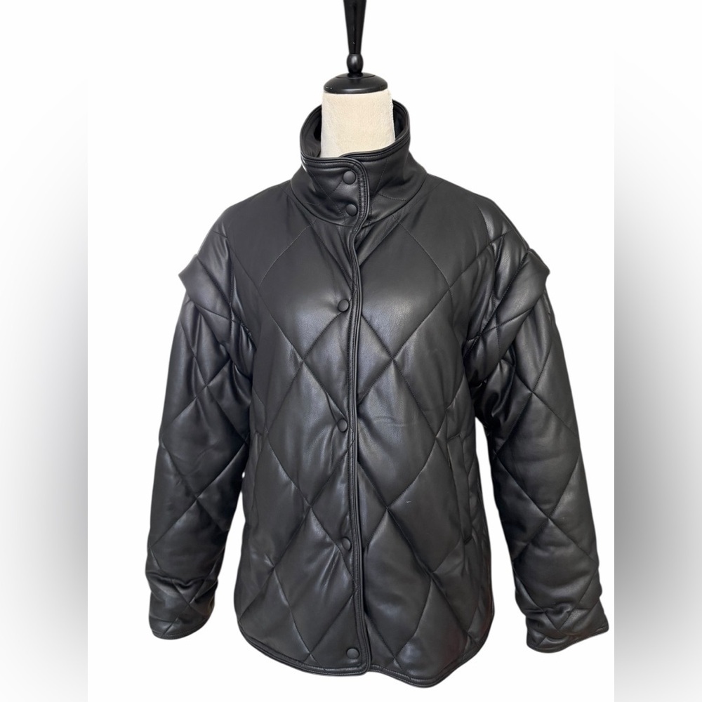 Apparis Liniane Lightwait Quilted faux Black Leather Puffer Jacket
Bin 4 - Picture 7 of 11